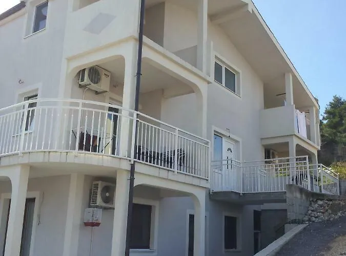 Apartments Holiday Gavric
